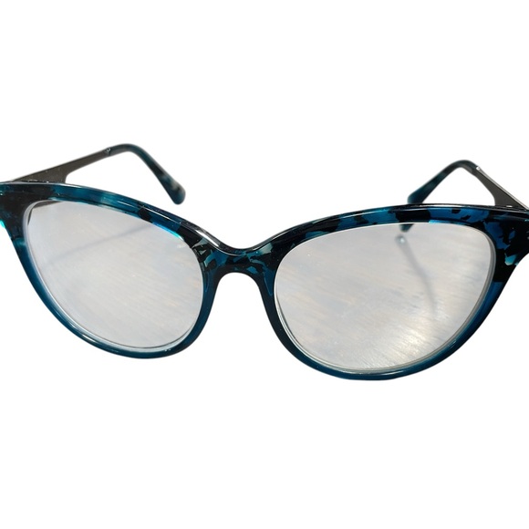 Vera Wang Accessories - Vera Wang Stylish Blue Cat-Eye Glasses